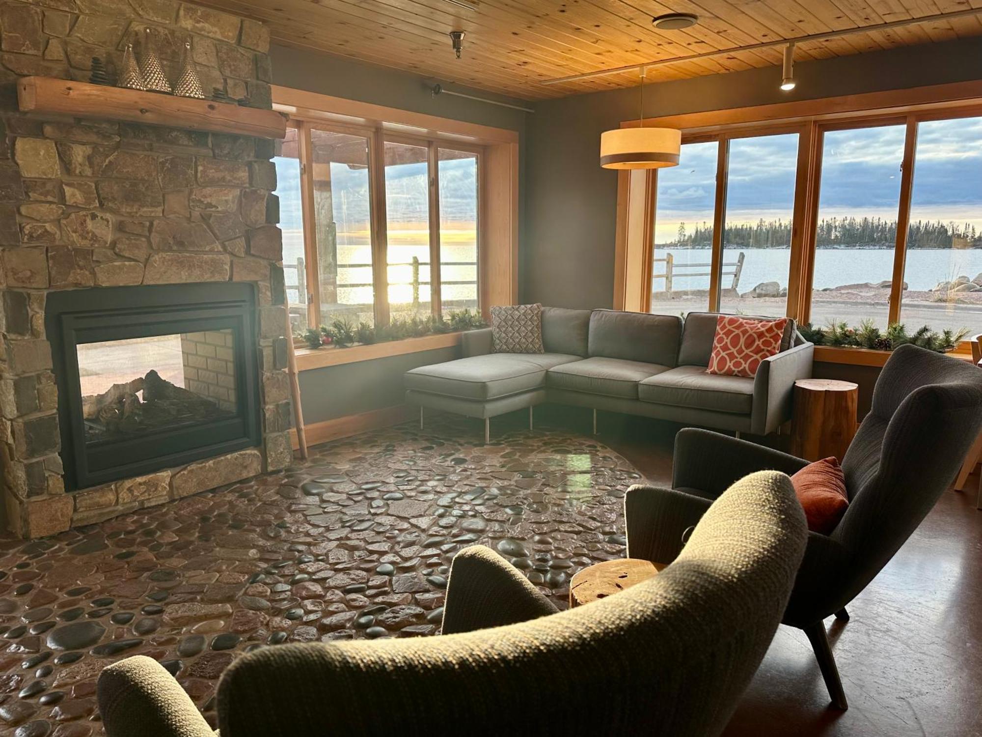 East Bay Suites Grand Marais Dış mekan fotoğraf