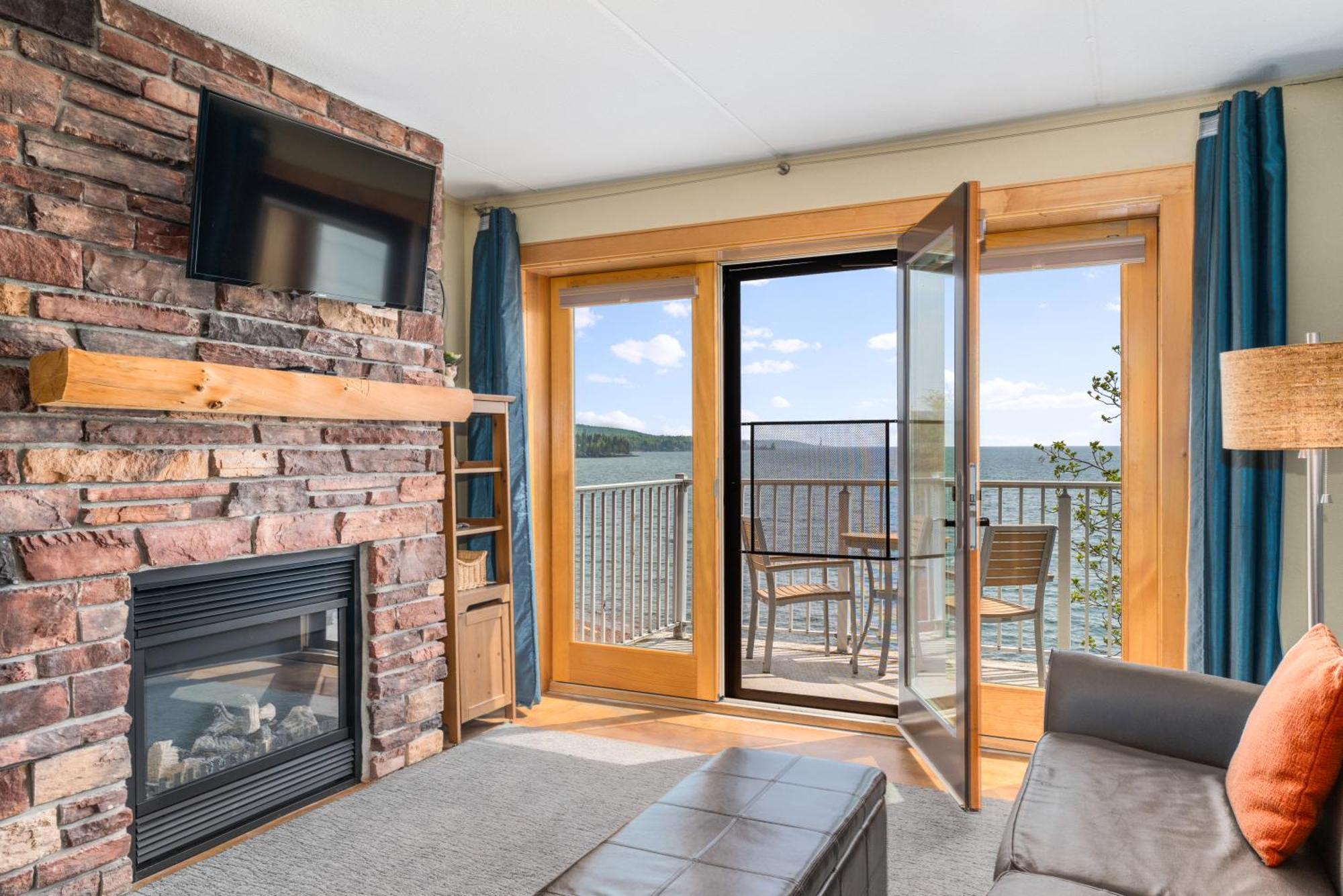 East Bay Suites Grand Marais Dış mekan fotoğraf