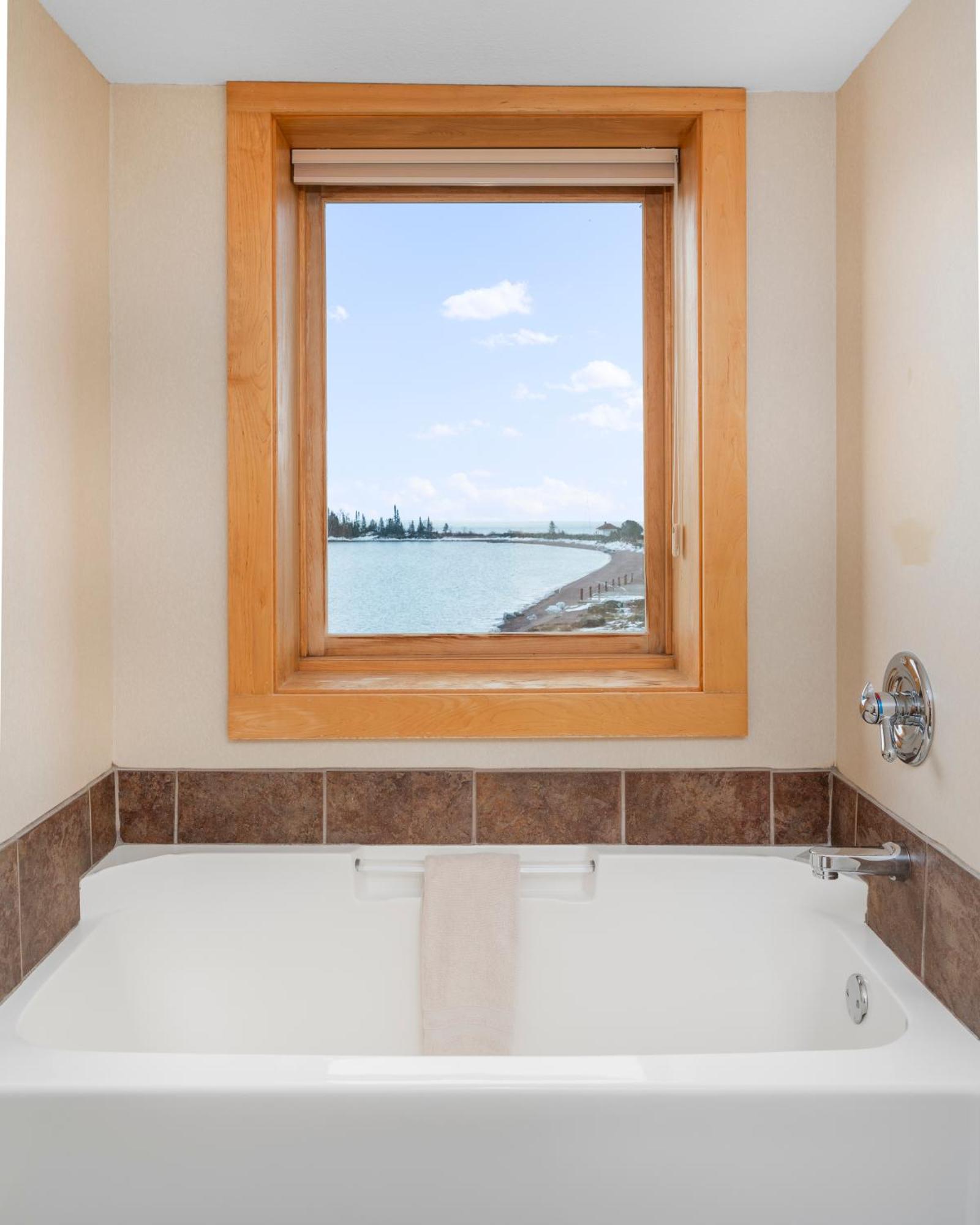 East Bay Suites Grand Marais Dış mekan fotoğraf